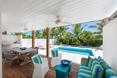 Image de Lux Solaris: Villa w/Pool & Golf Cart by the Beach