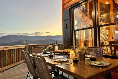 Image de Breathtaking View! Luxury Cabin, 2 Kings, Hot Tub, Fire Pit