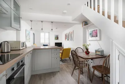 Image de Number Three - stylish 2 bed cottage with sea views in Mousehole, pet free
