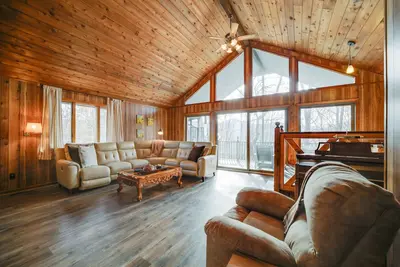 Image de Maggie Valley Home w\/ Impeccable Mountain Views!