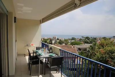 Image de Appartement spacieux avec balcon et vue sur mer
