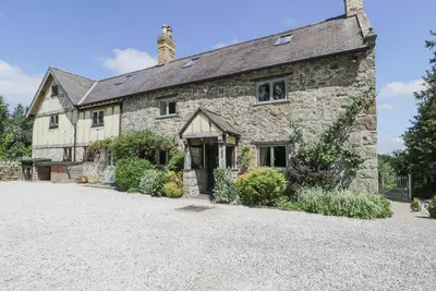Image de Pentre Hall, pet friendly, character holiday cottage in Bronygarth