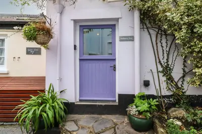 Mulberry Tree, pet friendly, character holiday cottage in Appledore