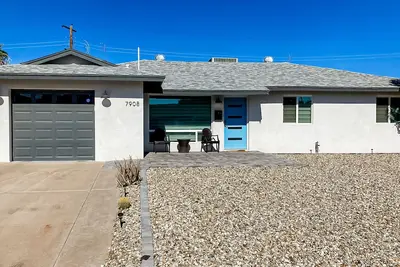Image de Dog-friendly home near Old Town with pool, putting green, Ping-Pong & foosball