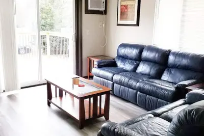 Image de Cozy 3 bedroom apartment with free garage\/parking