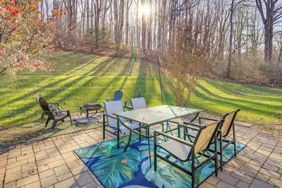 Image de Virginia Escape w/ Patio & Fire Pit, Near Hiking!