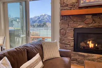Image de Wildflower Resort Stay - Sun Valley Condo with King Bed and Mtn Views
