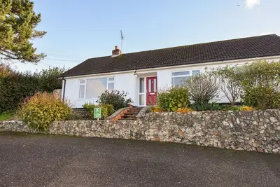 Hook Farm Cottage, pet friendly, with a garden in Uplyme