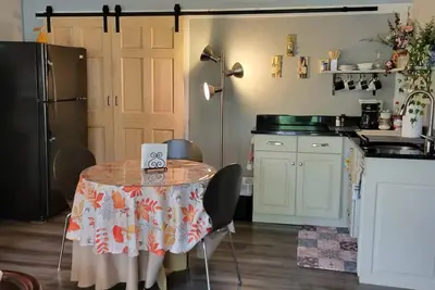 Image de Beautiful, cozy and quiet private suite