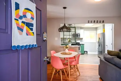 Image de Colorful Co Home — 10 mins to Dt Denver, pool table, & covered back patio!