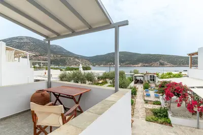 Studio 'Sifnos 2' avec vue sur la mer, Wi-Fi et climatisation