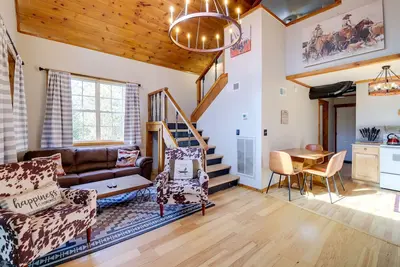 Modern-Rustic ‘Love Cabin’ in Cosby: Deck + Grill