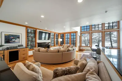 Image de Ski in\/Ski Out to Snowbird in Gorgeous Unit with Hot Tub and Beautiful Views