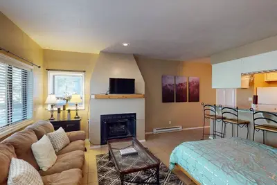 Image de Ski-in/Ski-out Studio | Pet Friendly | Ski Run B1