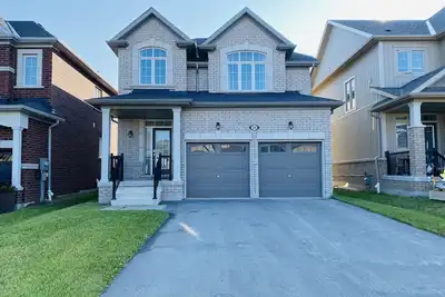 Image de Modern Elegant Retreat: 3br Detached Gem in Collingwood