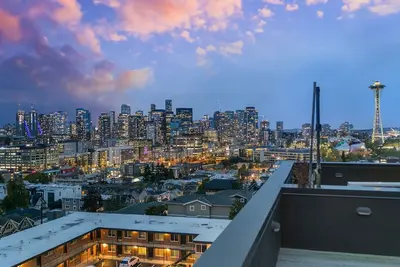 Image de Seattle Skyline Views! Walk to Space Needle! Rooftop deck! Beautiful design!