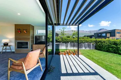 Image de Serenity Haven: Retreat with Panoramic Views
