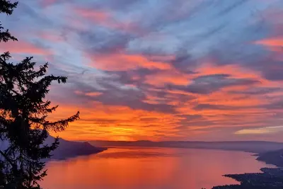 Image de Chalet in Montreux mit Gartenhaus, Jacuzzi, Sauna und Einmaliger Aussicht!