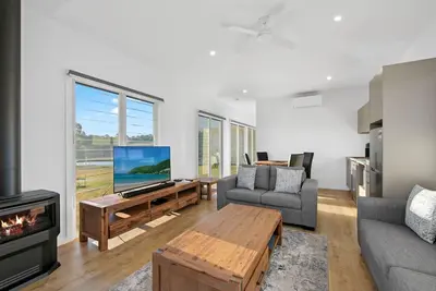 Image de Molly Morgan Vineyard Lovedale Breakaway Villas. Sleeps Up to 6