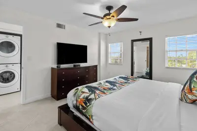 Prime Location! Beach Access, Onsite Pool, Unit with Stunning Ocean View!