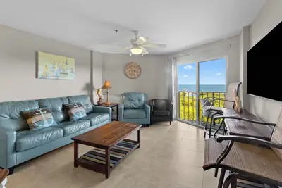 Family-friendly Vacay! Spacious Unit, Outdoor Pool, Steps from the Beach!