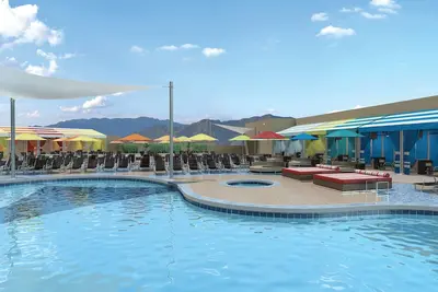 Image de 2 Modern Units in “Entertainment Capital of the World! ” Onsite Pool, Casino