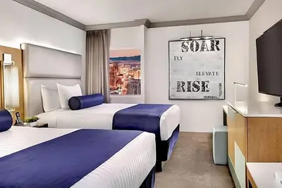Image de Value Accommodation! 2 Great Units, Pool, Casino, Onsite Parking, Game Room!