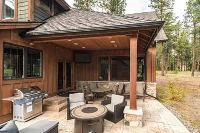 Image de Hidden Golf Course Haven | Firepit, Ev Charger, and Serenity