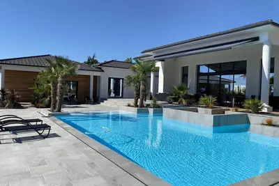 Image de Villa de 500m2 avec piscine chauffée, sauna, hammam et spa