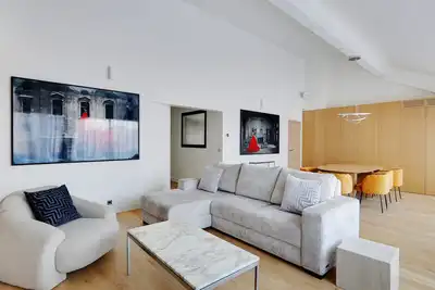Image de A Stunning 2br/2ba Place Victor Hugo