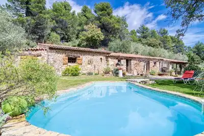 Image de Belle maison de vacances privée pour 4 personnes avec piscine privée, Tv et parking