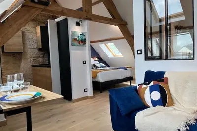 Image de Etage 3 Maison des Evêques Appartement de Charme Sous les Toits 50 m du Port