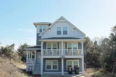 M931- Sound Side, Corolla, Saturday Check In, Comm. Pool!