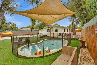 Image de Lakefront Oasis: Pool, Kayak & Beach Volleyball