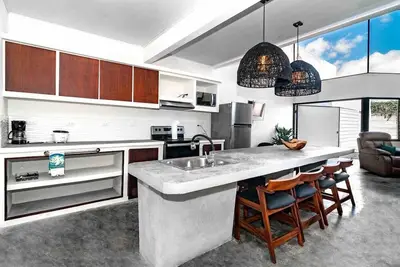 Image de Home with private pool, rooftop, patio, hot tub, Ac, Wi-Fi, pet friendly