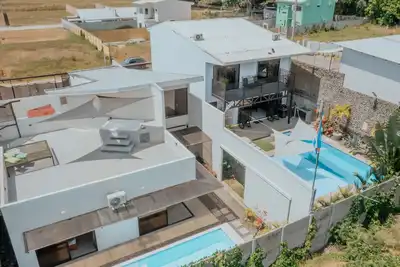 Image de 2 Kitchens, 2 private pools, rooftop tub, Ac, Wi-Fi