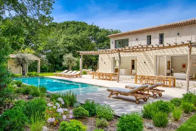 Image de Magnifique Villa Ă 10mn Ă Pied de la Plage et 15 du Centre Ville de Saint Trop