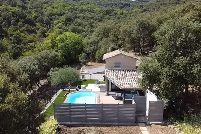 Image de Gîte L'escapade, piscine et spa privés!
