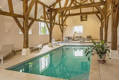 Grand Gîte piscine chauffée intérieure toute l’année au milieu de la forêt