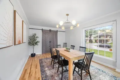 Image de Light&Bright Op Remodeled Home 4bd/2. 5bth