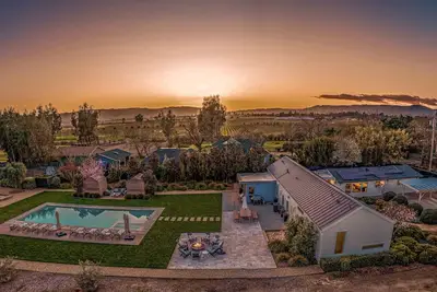 Image de Boho Modern Farmhouse Estate Sonoma Pool Spa Bocce