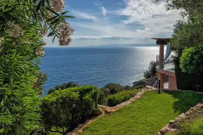 ClickSardegna Villa Gemma avec piscine à débordement face à la mer