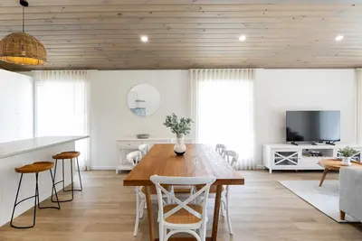Image de Free night on us this winter at Kaia's Beach Retreat