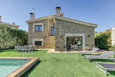 Image de Romántica Villa con Jardín y Piscina Privada en Pueblo Medieval y Cerca de Todo!
