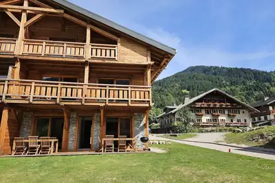 Image de Superbe Chalet de 150m2 au Pied des Pistes Pour 15 Personnes