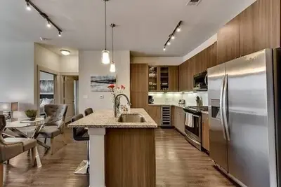 Image de 25% Off Skyline view 2bd Apt Richardson Rd045