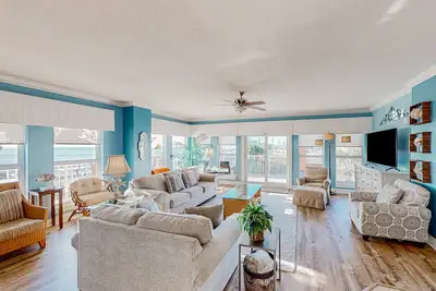 Image de Gulf-view condo with on-site pool, hot tub, & private patio