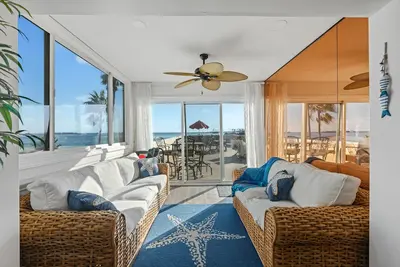 Image de Oceanfront retreat with rooftop deck, modern interior, marble finishes, & W/D
