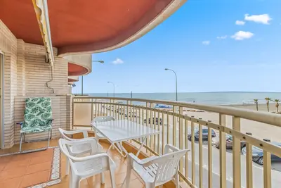 Image de Appartement 'Sunflower Europa' avec vue sur la mer, terrasse privée et Wi-Fi