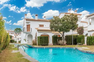 Image de Maison de vacances 'Casa Natalia' près de la plage, avec piscine partagée et climatisation.
